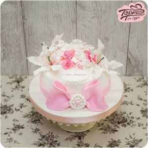 Торт Нежный розовый с бантом и цветами