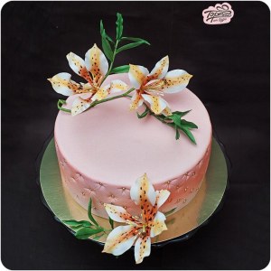 Торт на день рождения - Нежная лилия