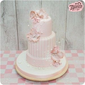 Свадебный торт с цветами в розовом цвете