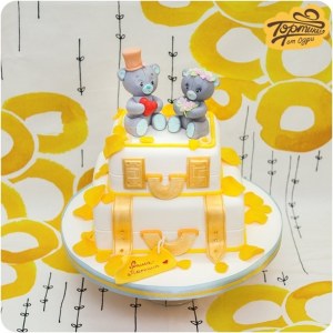 Торт свадебный Два чемодана с мишками