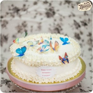 Торт кремовый с бабочками